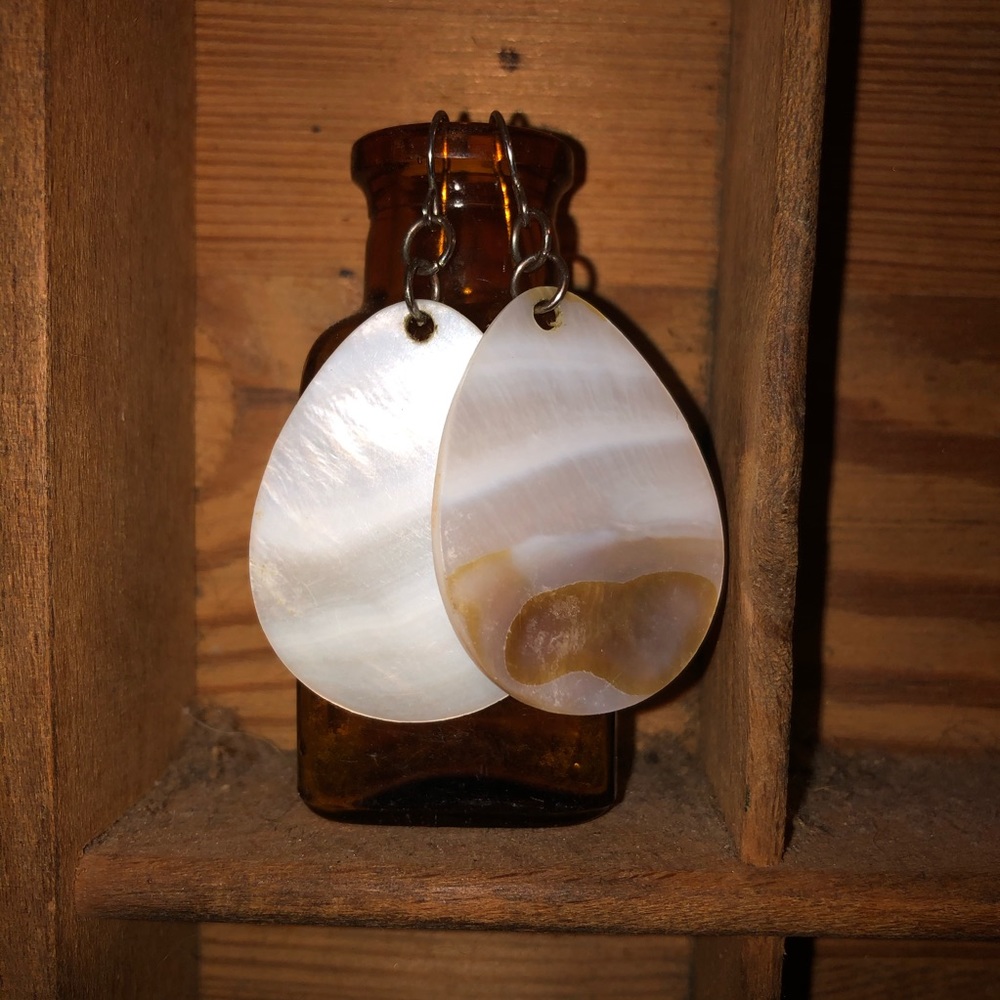 ✨🌻Beautiful shell dangle earrings ✨